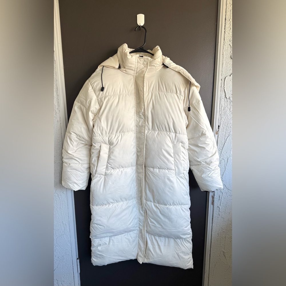 Elegant Women's Cream Puffer Jacket